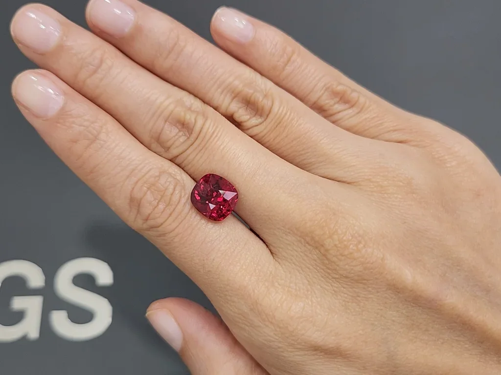 Unique vivid vibrant red spinel in cushion cut 5.33 carats, Vietnam  Image №2