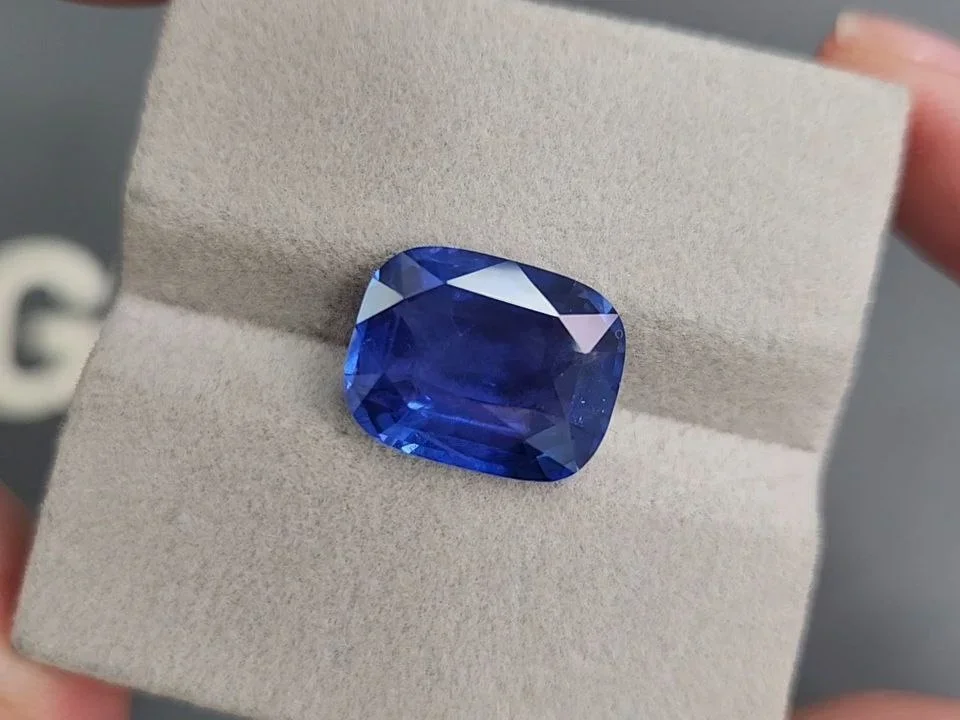 Unheated Blue sapphire in cushion cut 9.57 carat, Sri Lanka Image №4