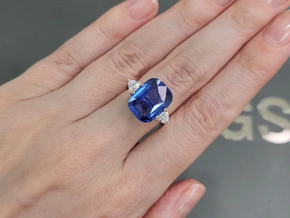 Unheated Blue sapphire in cushion cut 9.57 carat, Sri Lanka Image №5