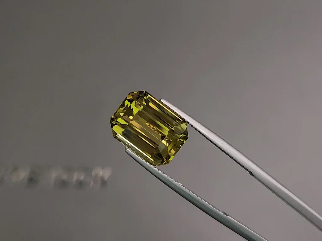 Octagon-cut chrysoberyl 9.06 carats, Sri Lanka Image №3
