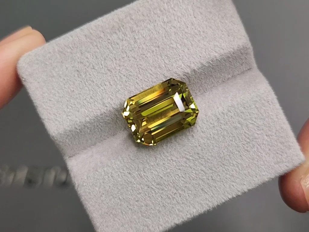 Octagon-cut chrysoberyl 9.06 carats, Sri Lanka Image №4