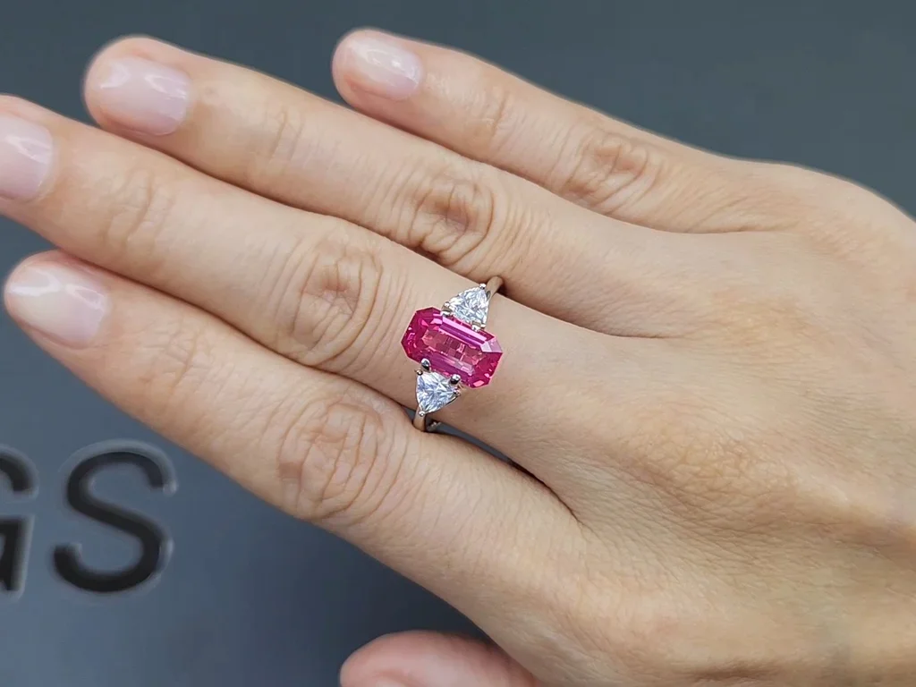 Vivid Pink or hot pink Mahenge spinel in octagon cut 3.01 carats, Tanzania Image №5
