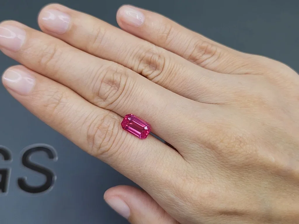 Vivid Pink or hot pink Mahenge spinel in octagon cut 3.01 carats, Tanzania Image №2