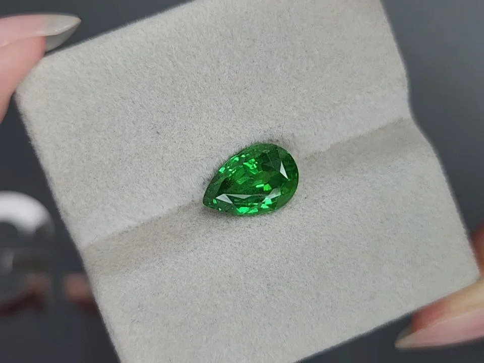 Intense green tsavorite garnet in cut pear 3.30 carats, Tanzania Image №4