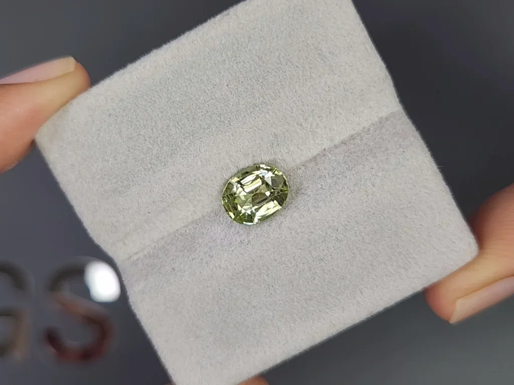 Yellowish Green oval cut grossular garnet 2.02 carats, Tanzania Image №4
