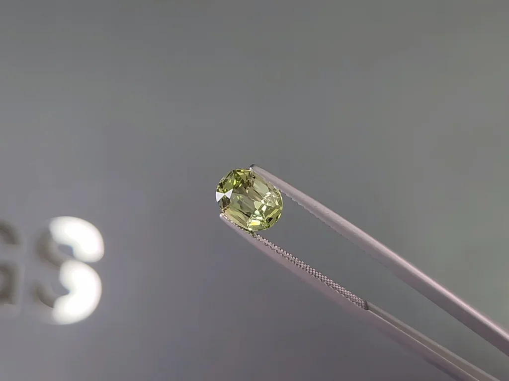 Yellowish Green oval cut grossular garnet 2.02 carats, Tanzania Image №3