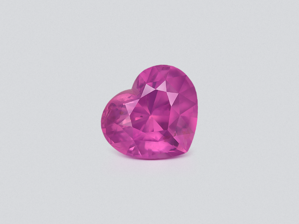 Unheated vivid pink sapphire with rutile silk effect in heart shape 6.13 carats, Sri Lanka Image №1