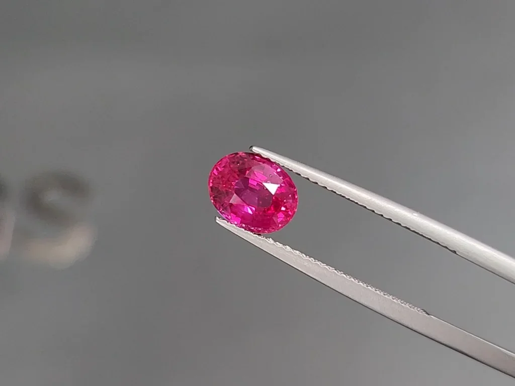 Unheated sapphire Vivid Pink oval cut 2.05 carats, Sri Lanka   Image №3