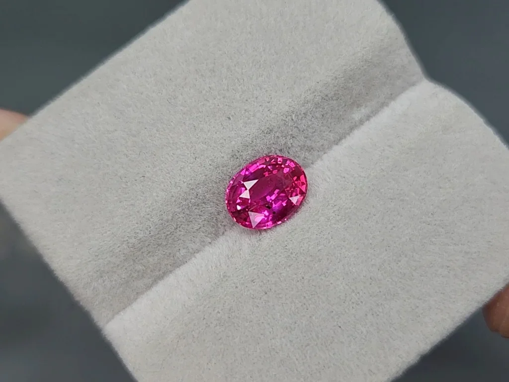 Unheated sapphire Vivid Pink oval cut 2.05 carats, Sri Lanka   Image №4