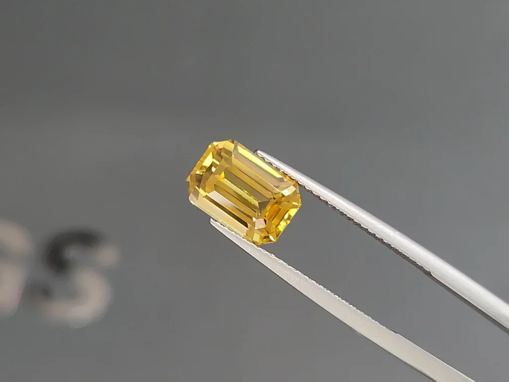 Yellow sapphire octagon cut 4.50 carats, Sri Lanka Image №3