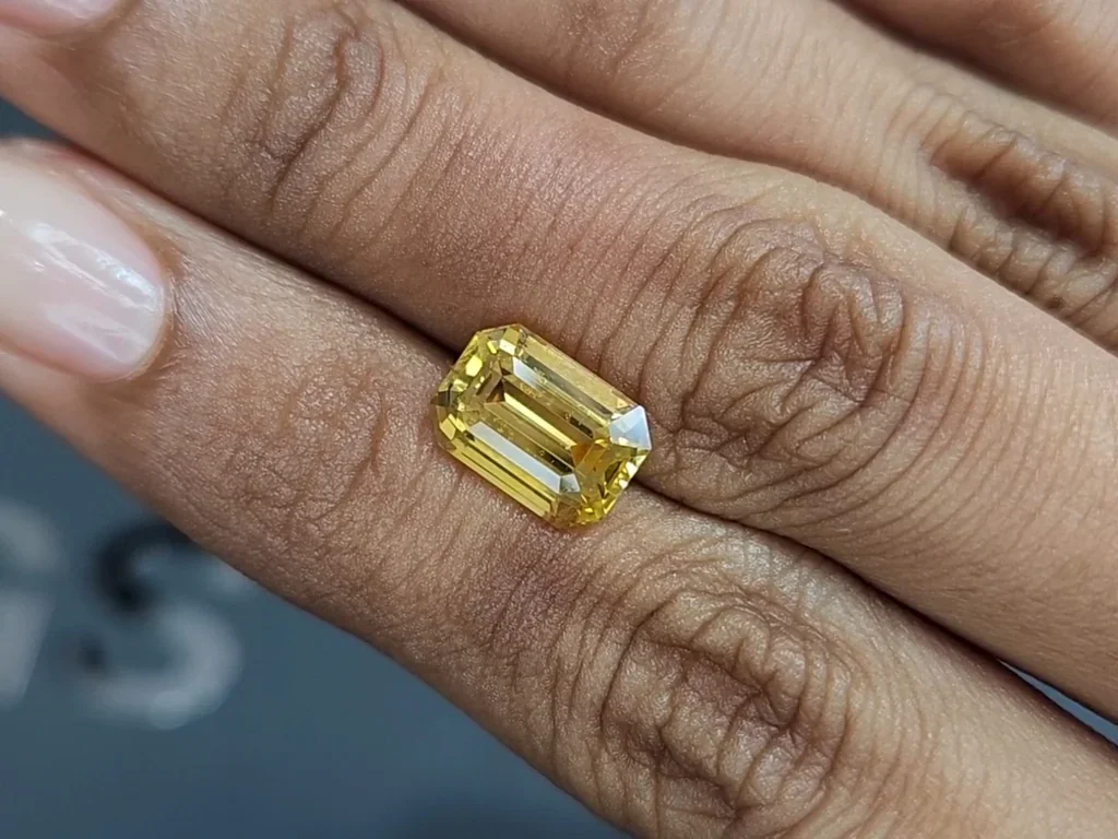 Yellow sapphire octagon cut 4.50 carats, Sri Lanka Image №2