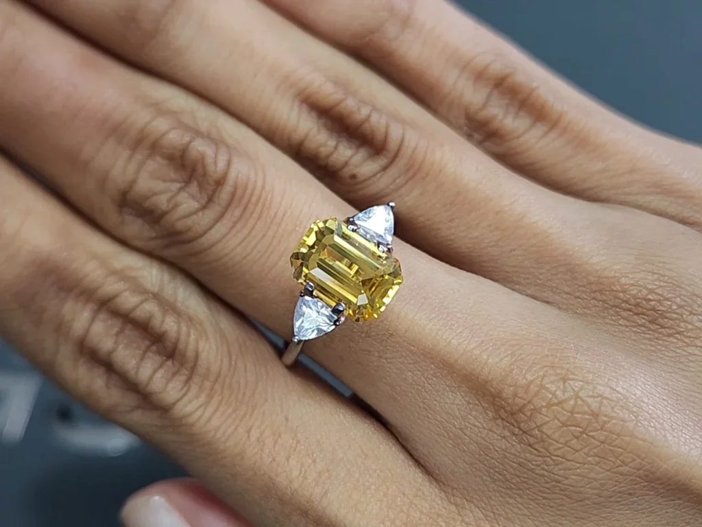 Yellow sapphire octagon cut 4.50 carats, Sri Lanka Image №5