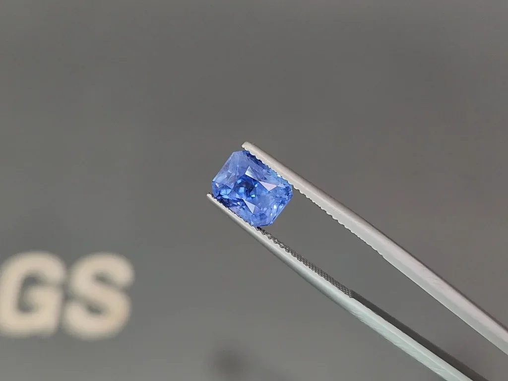 Unheated sapphire Intense Blue octagon cut 3.52 carats, Sri Lanka Image №3