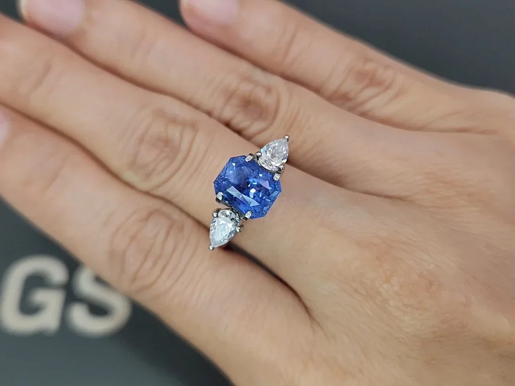Unheated sapphire Intense Blue octagon cut 3.52 carats, Sri Lanka Image №5