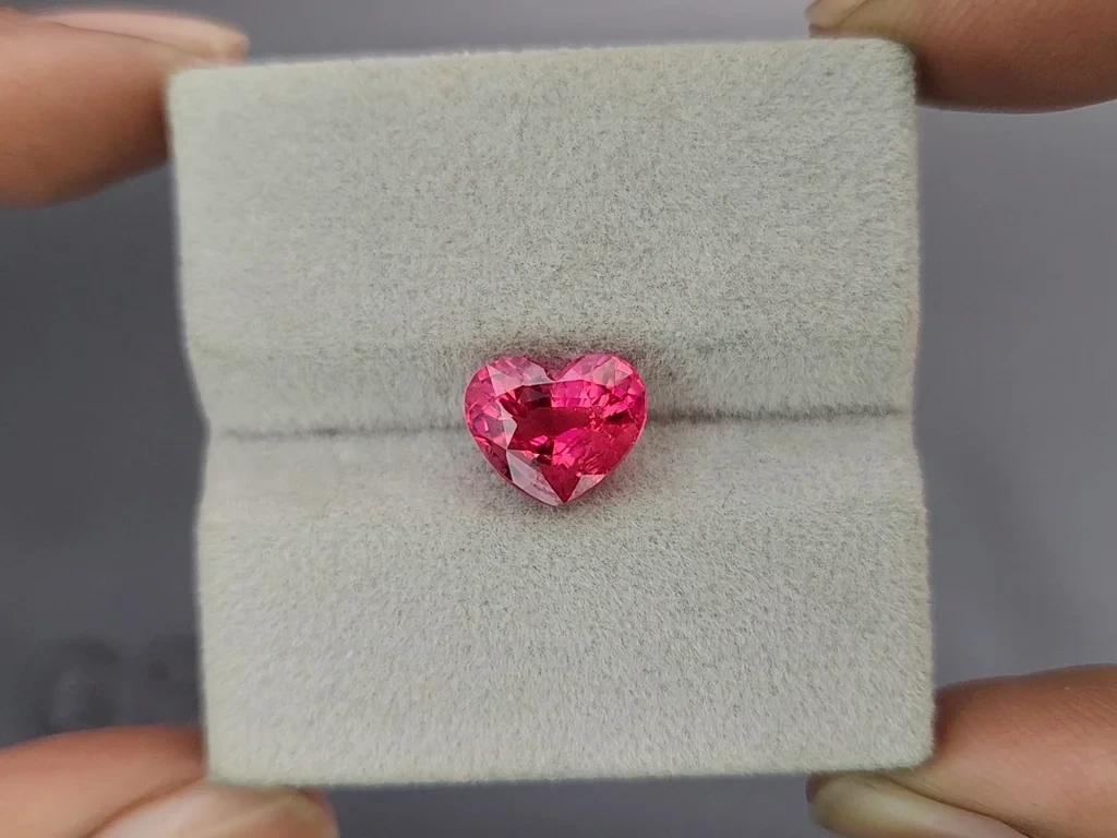 Vibrant Pink Red Mahenge spinel in heart shape 3.71 carats, Tanzania Image №4