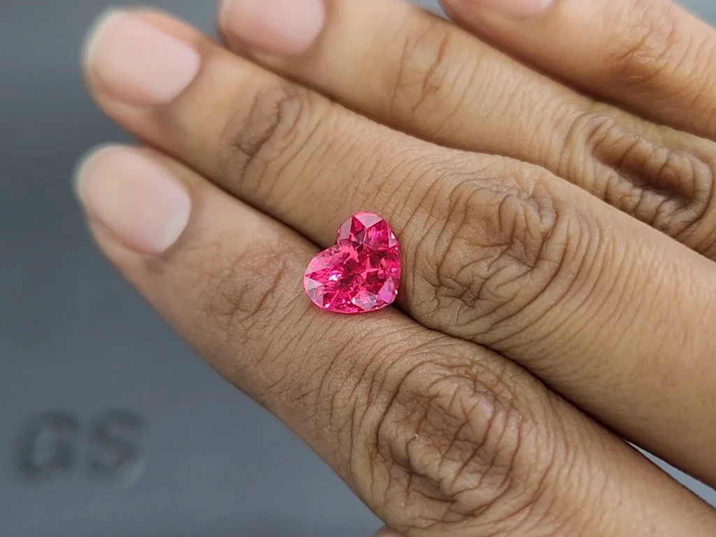 Vibrant Pink Red Mahenge spinel in heart shape 3.71 carats, Tanzania Image №2