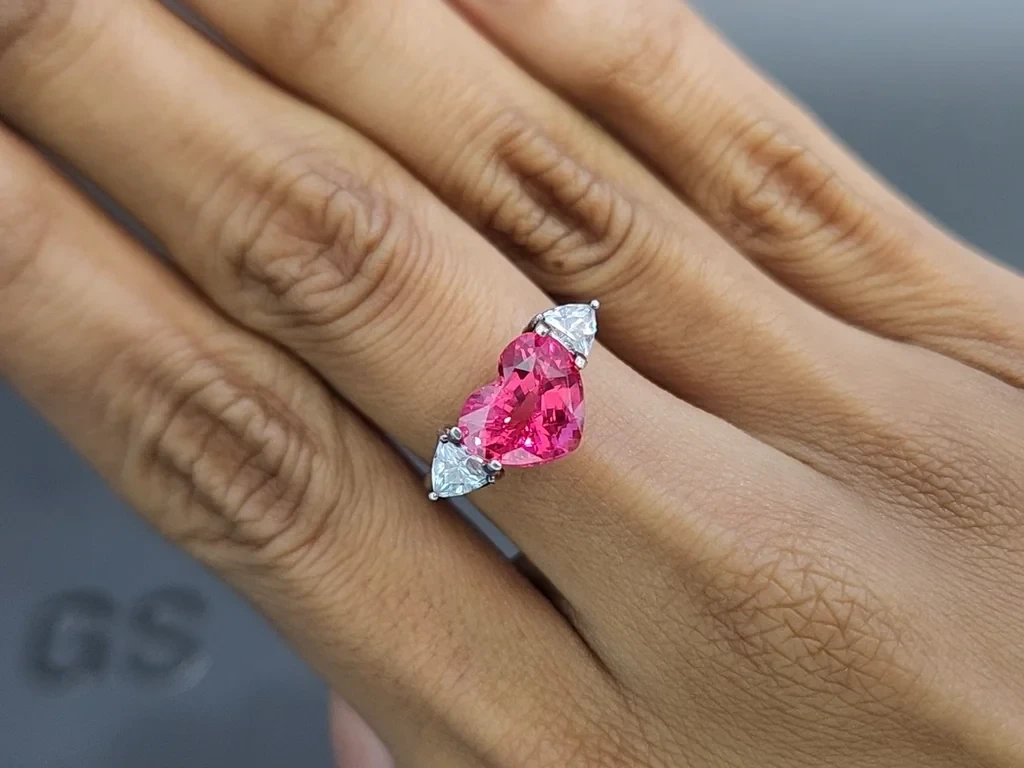 Vibrant Pink Red Mahenge spinel in heart shape 3.71 carats, Tanzania Image №5
