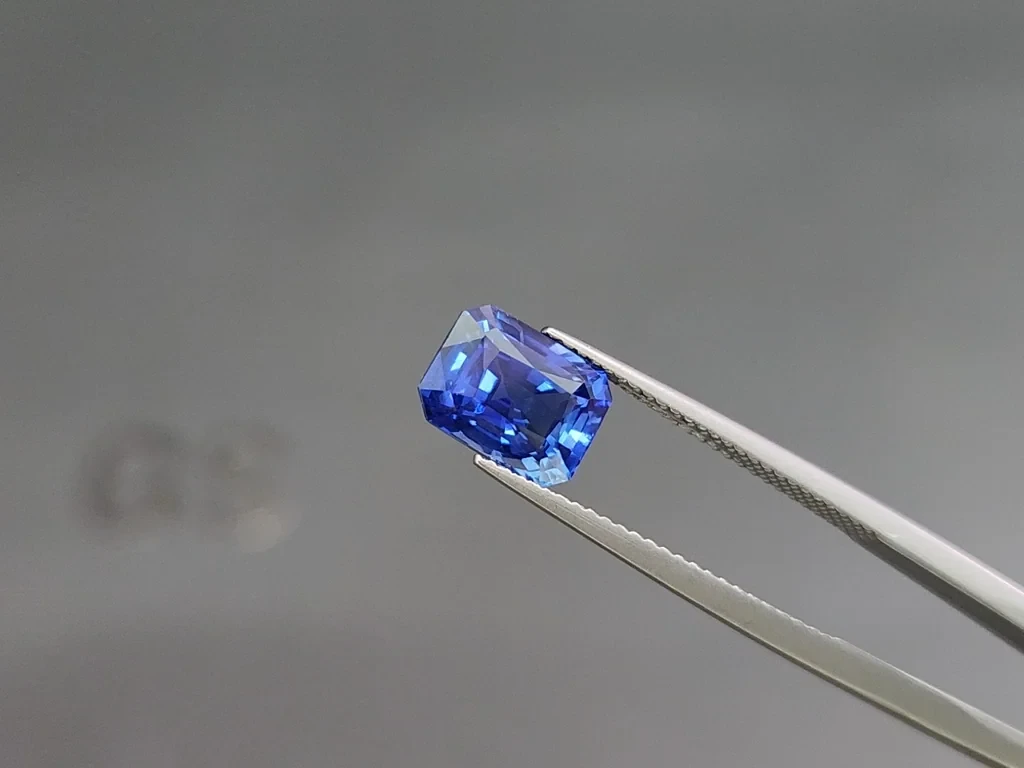 Unheated sapphire Royal Blue octagon cut 3.59 carats, Sri Lanka Image №3
