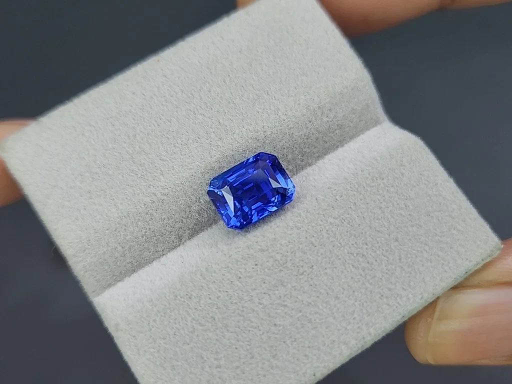 Unheated sapphire Royal Blue octagon cut 3.59 carats, Sri Lanka Image №4