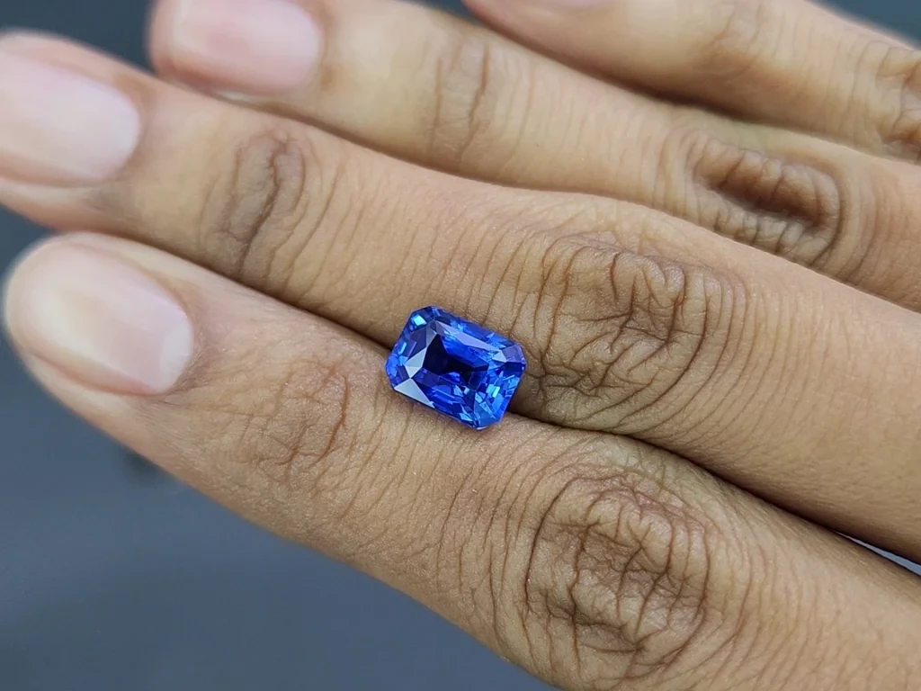 Unheated sapphire Royal Blue octagon cut 3.59 carats, Sri Lanka Image №2