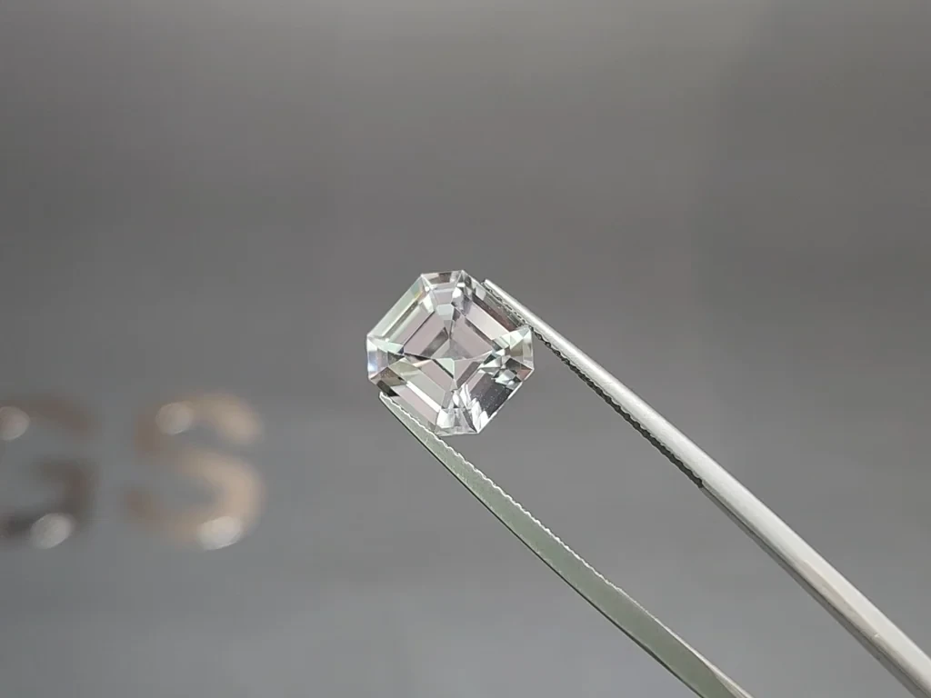 Kunzite octagon cut 4.95 carats, Pakistan Image №3