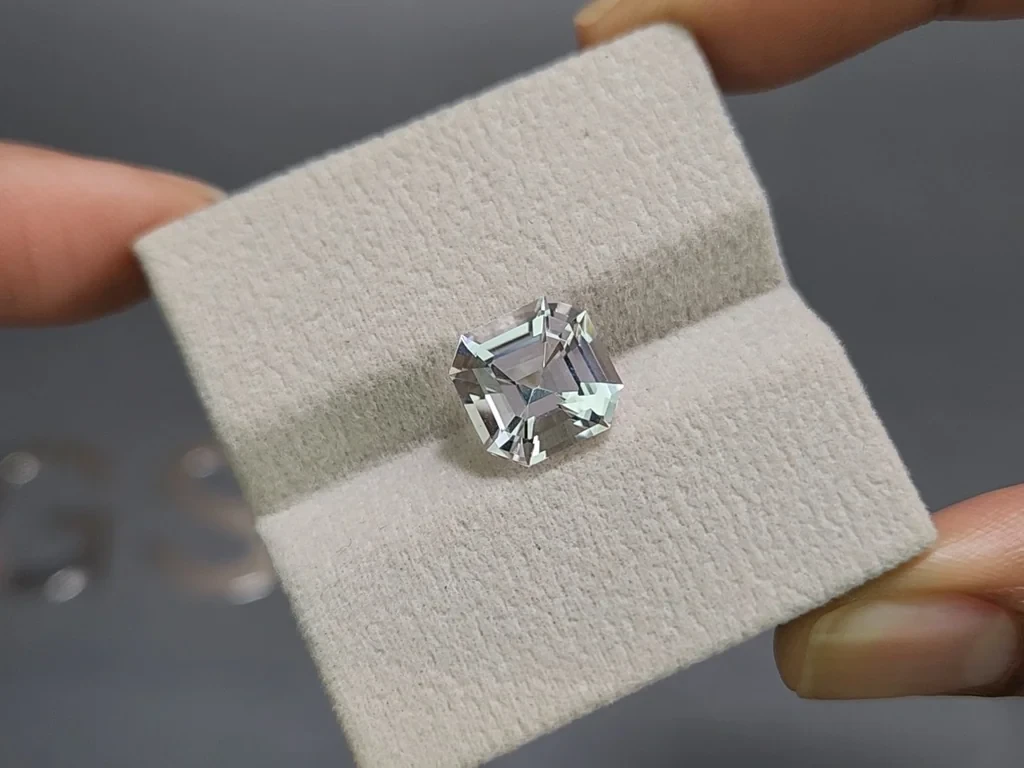 Kunzite octagon cut 4.95 carats, Pakistan Image №4