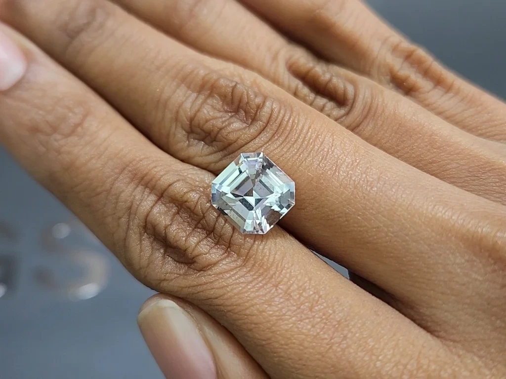Kunzite octagon cut 4.95 carats, Pakistan Image №2