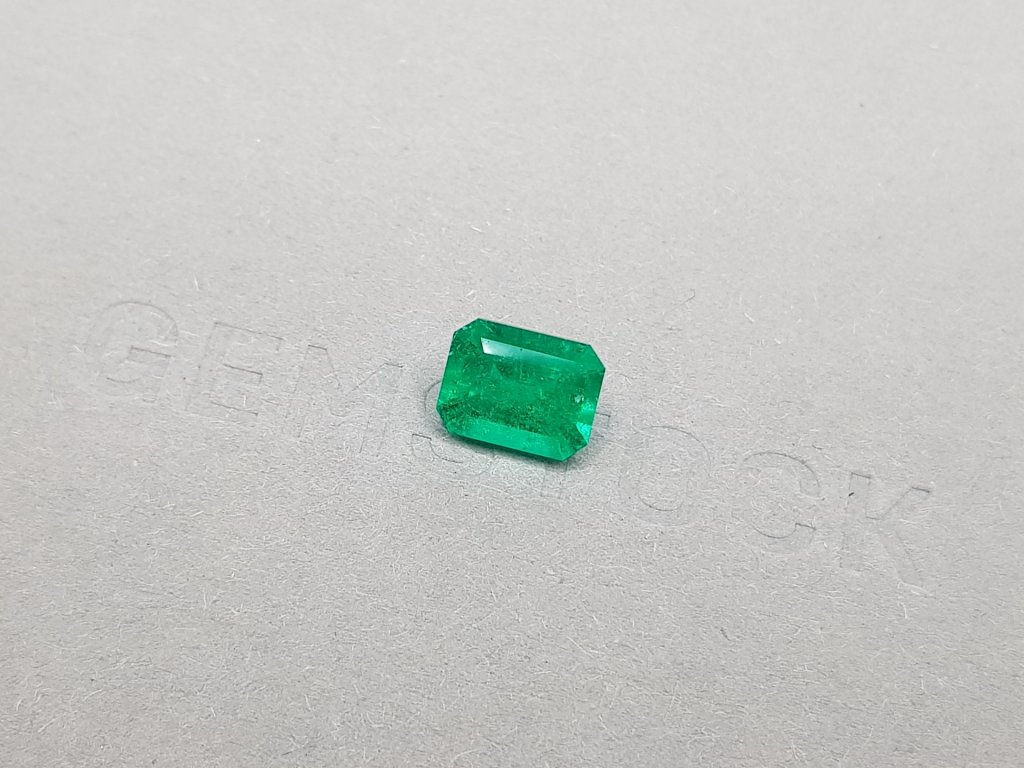 Colombian emerald Vivid Green 1.95 ct octagon cut Image №3