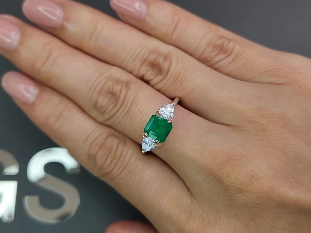Vivid Green emerald 1.19 ct, Colombia Image №5