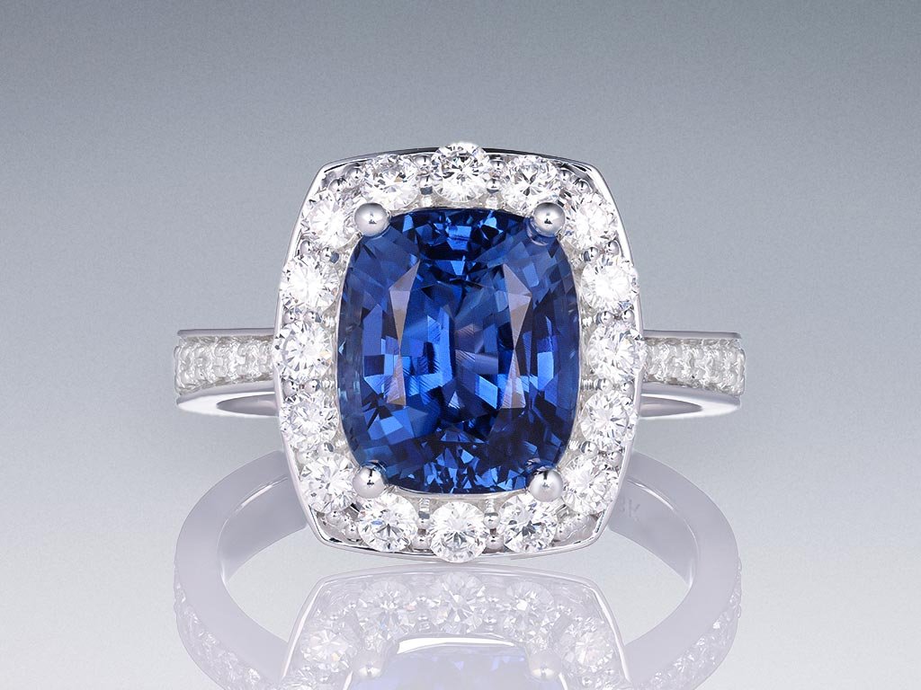 Ring with 5.11 carat Cornflower sapphire and diamonds in 18K white gold Image №1