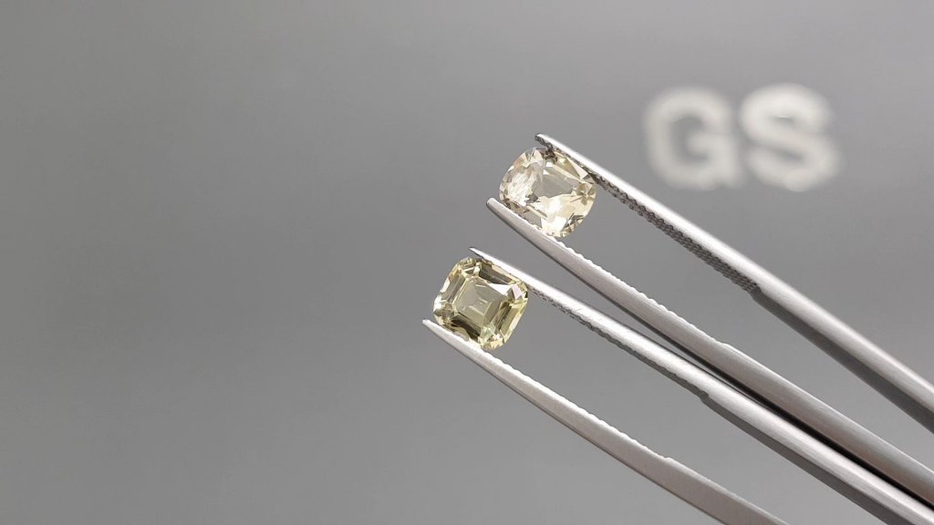 Pair of greenish-yellow cushion cut beryls 2.33 carats, Nigeria Image №3