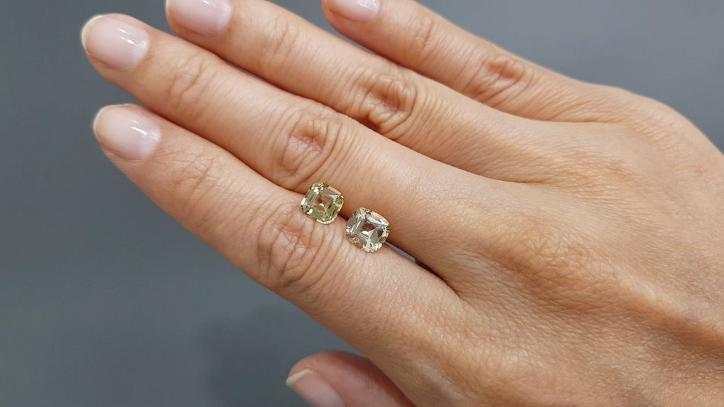 Pair of greenish-yellow cushion cut beryls 2.33 carats, Nigeria Image №2