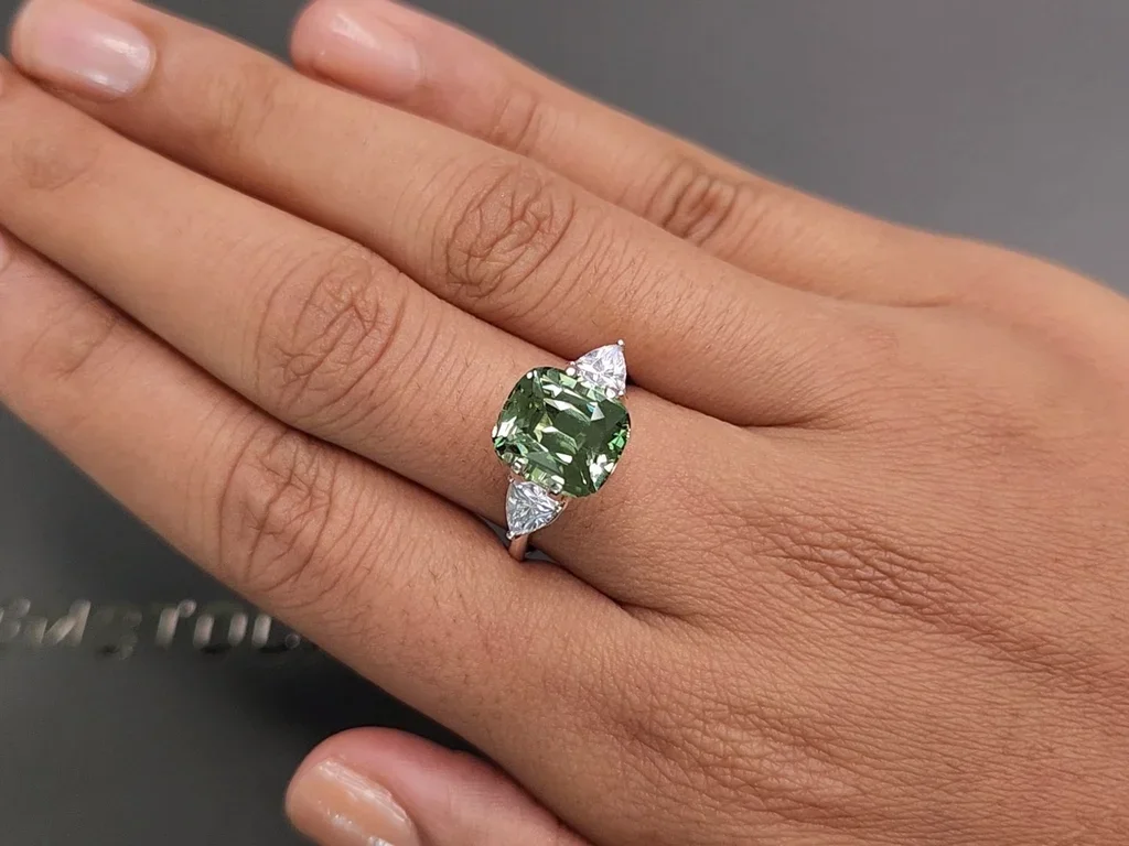 Rare vanadium chrysoberyl in cushion cut 5.13 carats Image №5