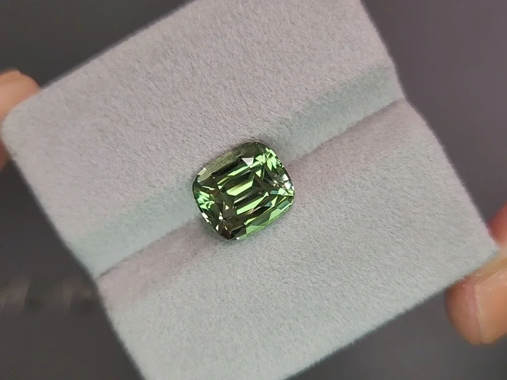Rare vanadium chrysoberyl in cushion cut 5.13 carats Image №4