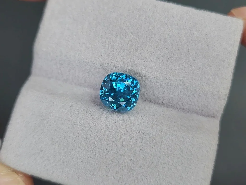 Cushion-cut blue zircon 4.81 carats, Cambodia Image №4
