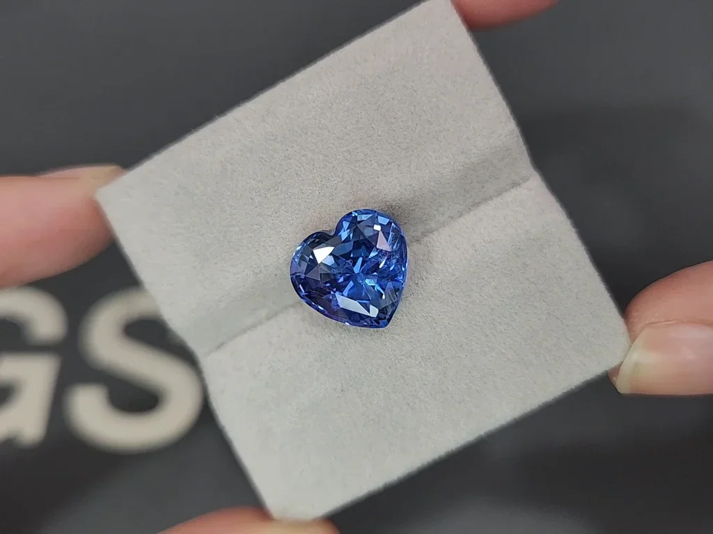 Unheated Cornflower Blue sapphire in heart shape 8.04 carats, Sri Lanka Image №4