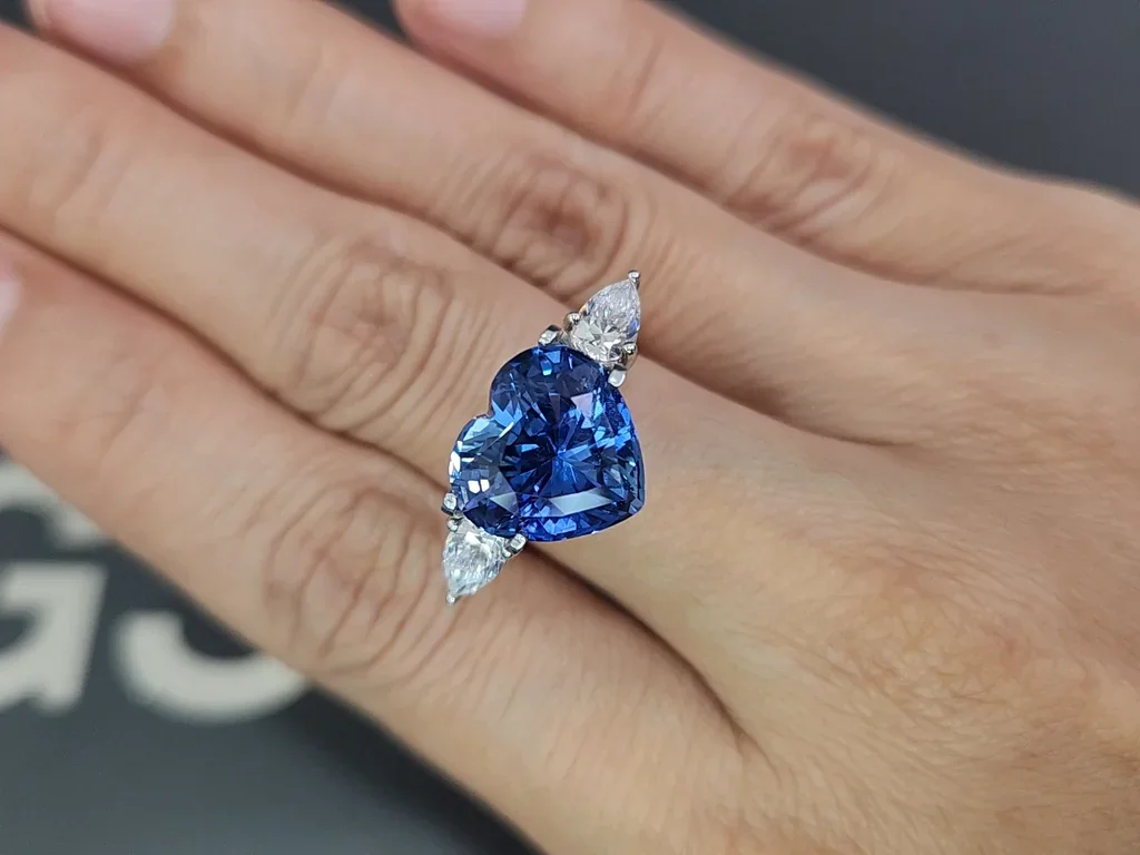 Unheated Cornflower Blue sapphire in heart shape 8.04 carats, Sri Lanka Image №5