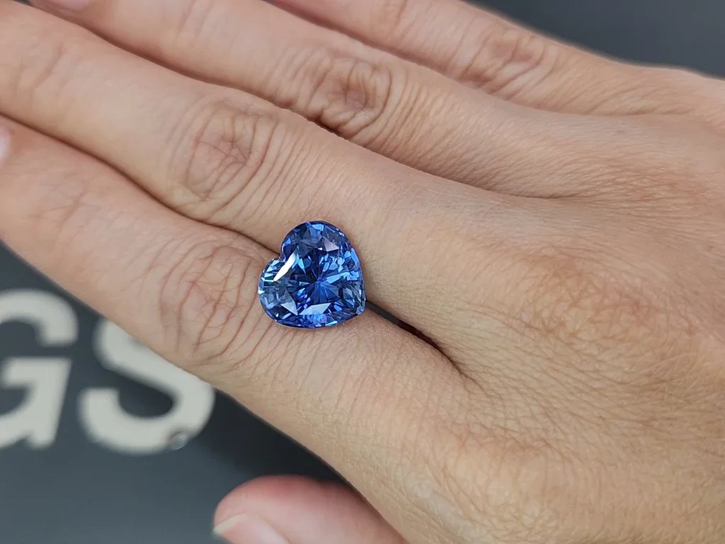 Unheated Cornflower Blue sapphire in heart shape 8.04 carats, Sri Lanka Image №2