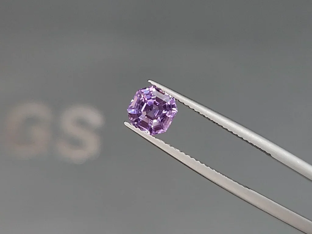 Lavender spinel  ascher cut 1.69 carats, Sri Lanka Image №3