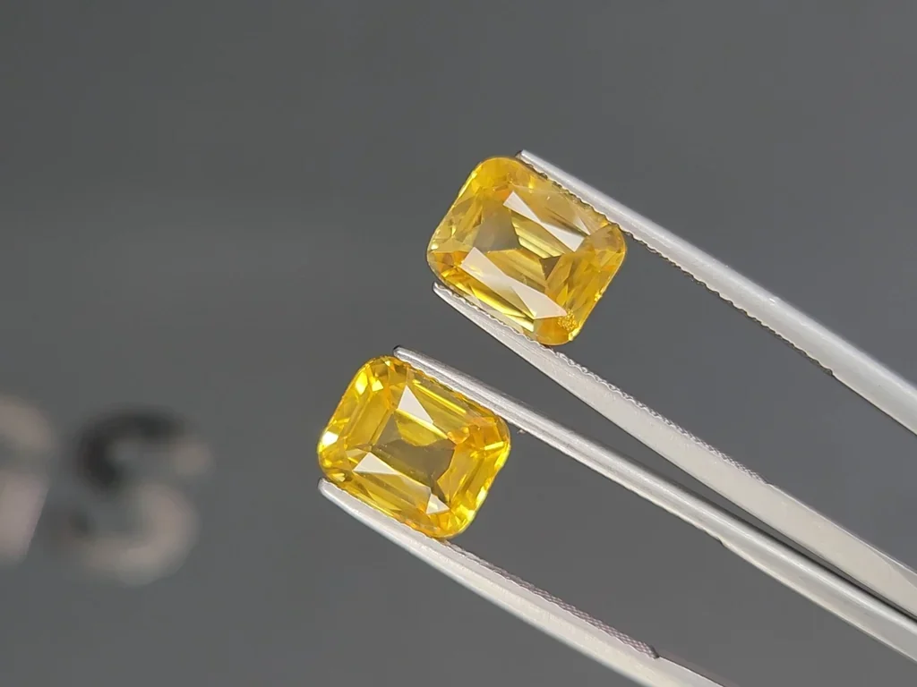 Pair of sapphires Vivid Yellow cushion cut 8.24 carats, Sri Lanka Image №3
