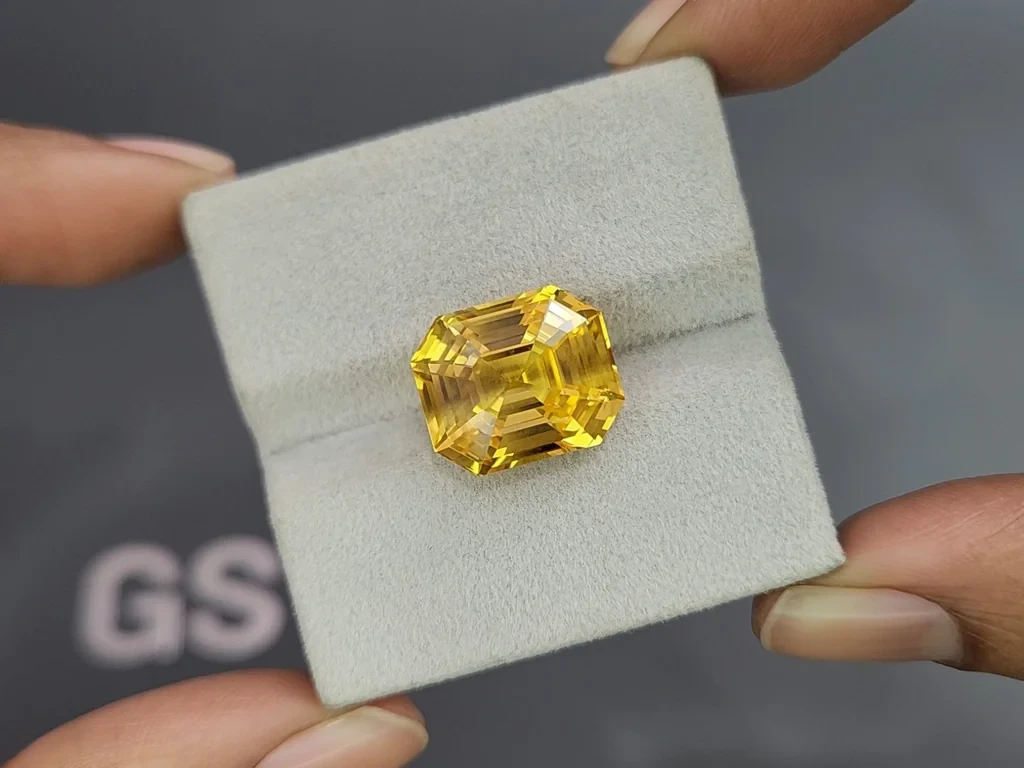 Unheated  sapphire Vivid Yellow octagon 15.10 carats, Sri Lanka Image №4