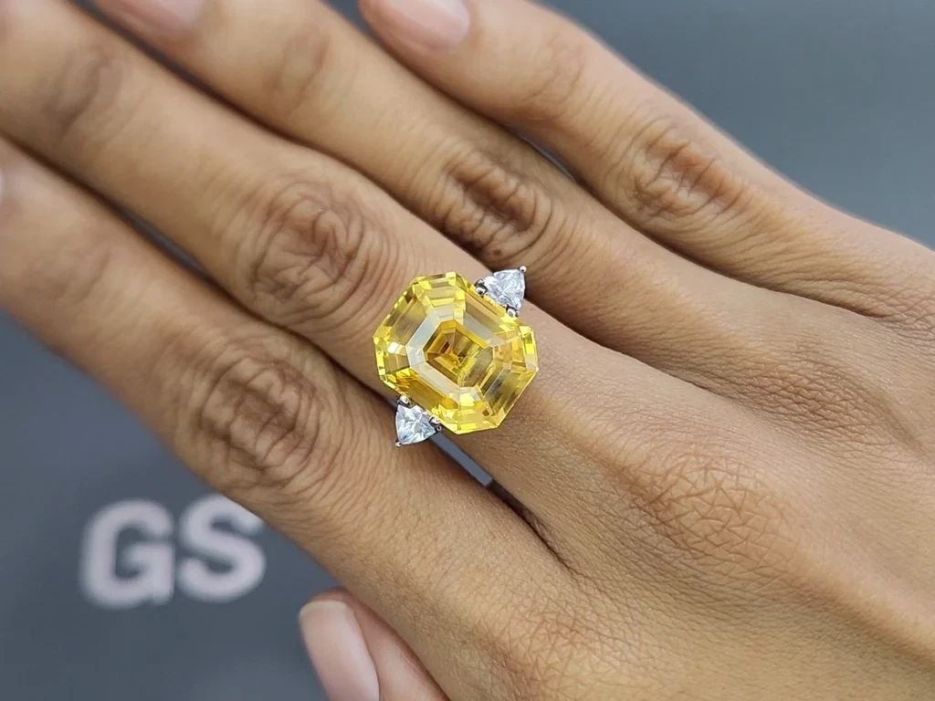 Unheated  sapphire Vivid Yellow octagon 15.10 carats, Sri Lanka Image №5
