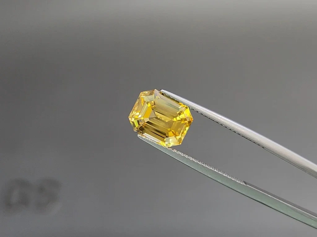 Golden Yellow sapphire in octagon cut 5.50 carats, Sri Lanka Image №3
