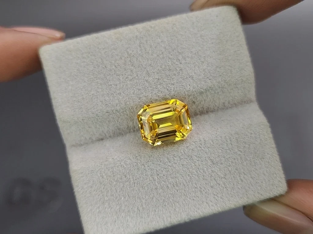 Golden Yellow sapphire in octagon cut 5.50 carats, Sri Lanka Image №4