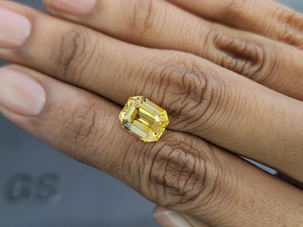 Golden Yellow sapphire in octagon cut 5.50 carats, Sri Lanka Image №2