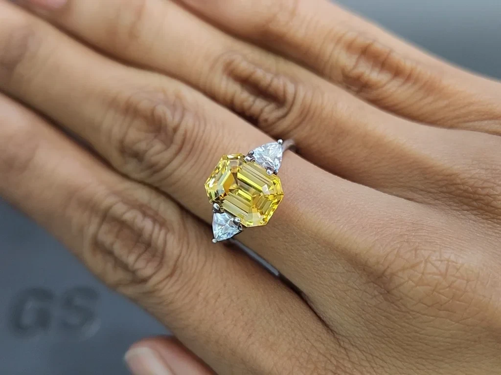 Golden Yellow sapphire in octagon cut 5.50 carats, Sri Lanka Image №5