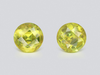 Pair of yellow green sphene round cut 1.15 carats, Madagascar photo