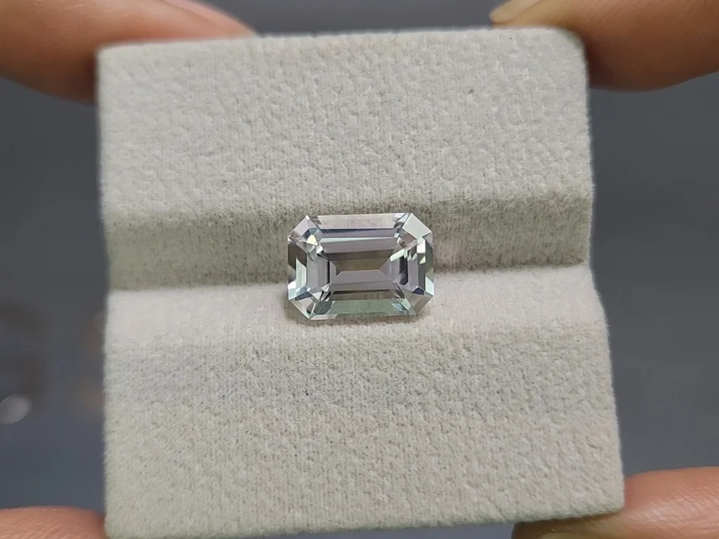 Kunzite octagon cut 4.74 carats, Pakistan Image №4
