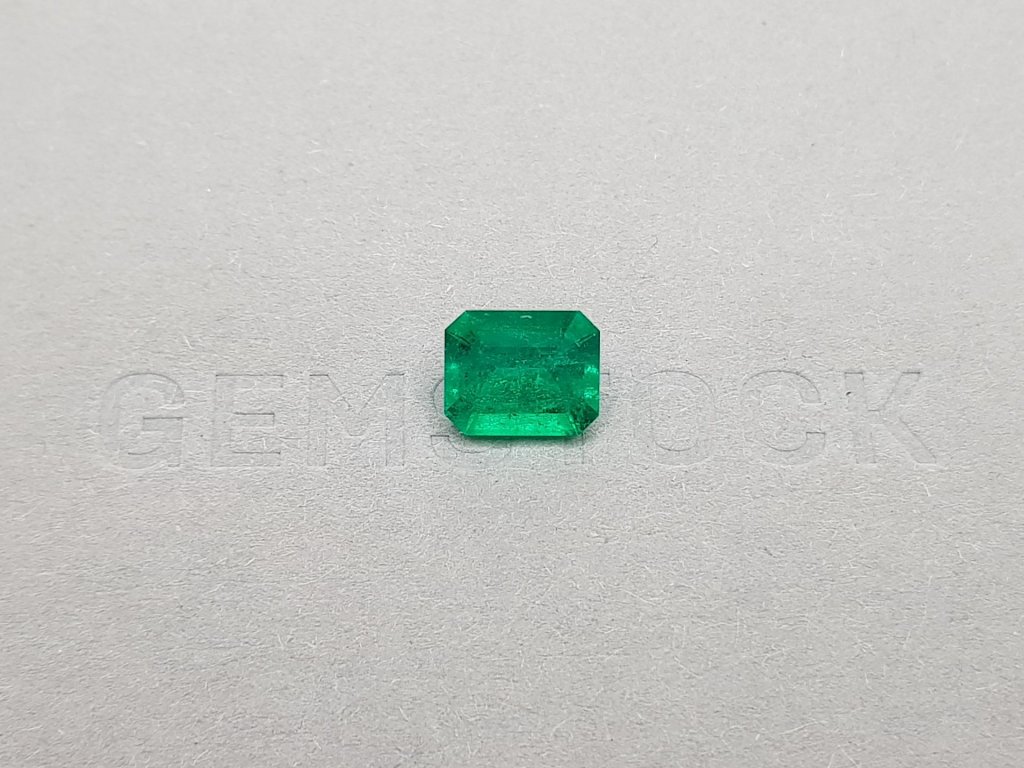 Ring with 2.25 ct Vivid Green Colombian emerald and diamonds in 18K white gold Image №5
