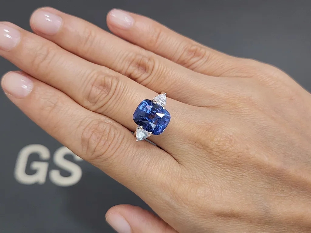 Unique cobalt blue cushion cut spinel from Tanzania 7.08 ct, GRS Image №5